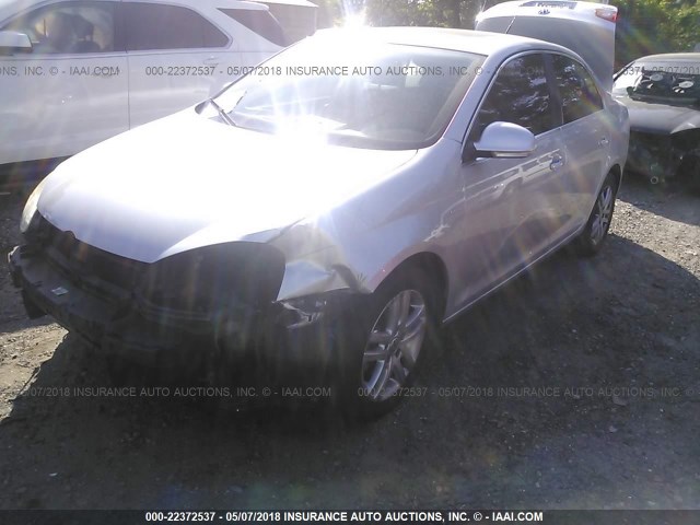 3VWEG71K57M070186 - 2007 VOLKSWAGEN JETTA WOLFSBURG 银色 照片 2