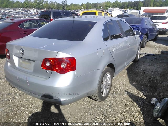 3VWEG71K57M070186 - 2007 VOLKSWAGEN JETTA WOLFSBURG 银色 照片 4