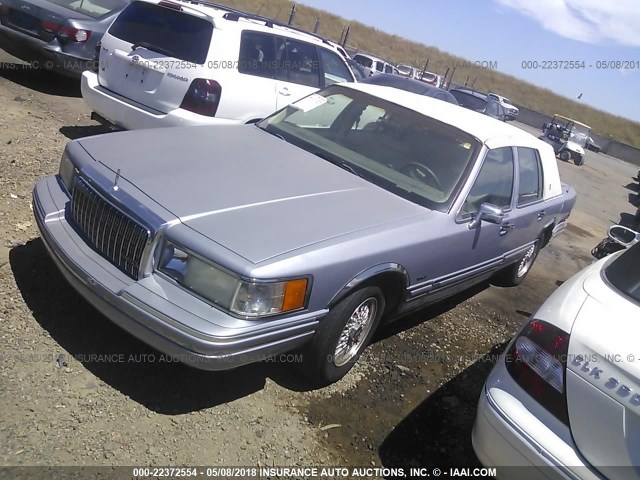 1LNLM81W2RY652227 - 1994 LINCOLN TOWN CAR EXECUTIVE SILVER photo 2