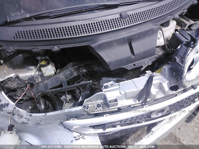 WMEEJ3BA7DK682283 - 2013 SMART FORTWO PURE/PASSION SILVER photo 10