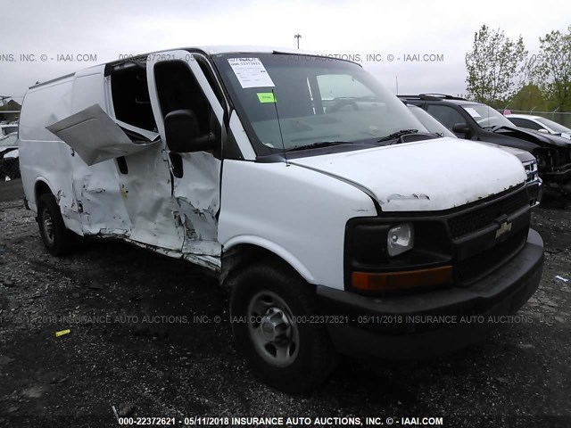 1GCHG39U051161424 - 2005 CHEVROLET EXPRESS G3500  WHITE photo 1