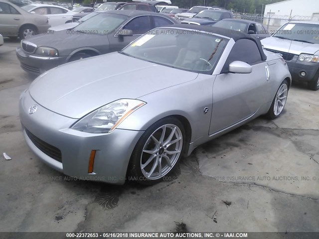 JN1AZ36A55M750945 - 2005 NISSAN 350Z ROADSTER SILVER photo 2