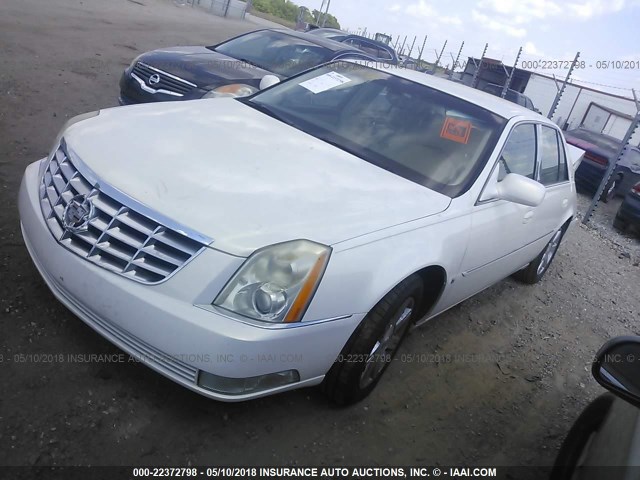 1G6KD57Y56U229056 - 2006 CADILLAC DTS WHITE photo 2