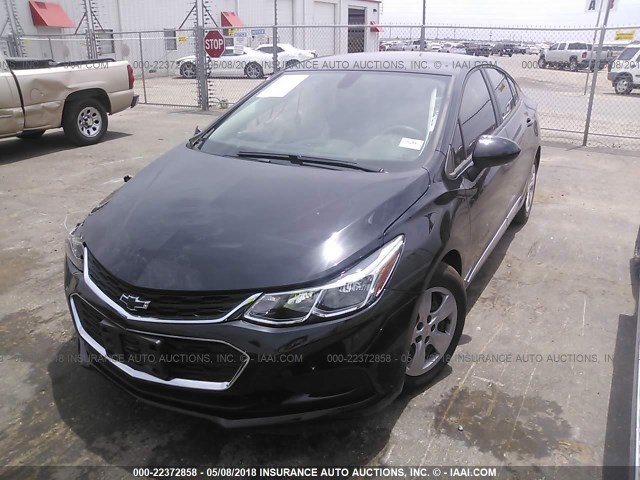 1G1BC5SMXJ7150678 - 2018 CHEVROLET CRUZE LS BLACK photo 2