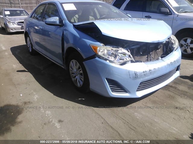 4T1BF1FK7CU577543 - 2012 TOYOTA CAMRY SE/LE/XLE ღია ლურჯი ფოტო 1