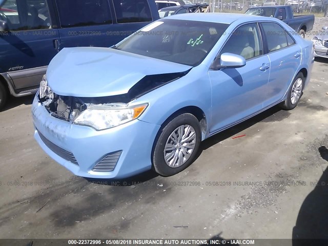 4T1BF1FK7CU577543 - 2012 TOYOTA CAMRY SE/LE/XLE ღია ლურჯი ფოტო 2
