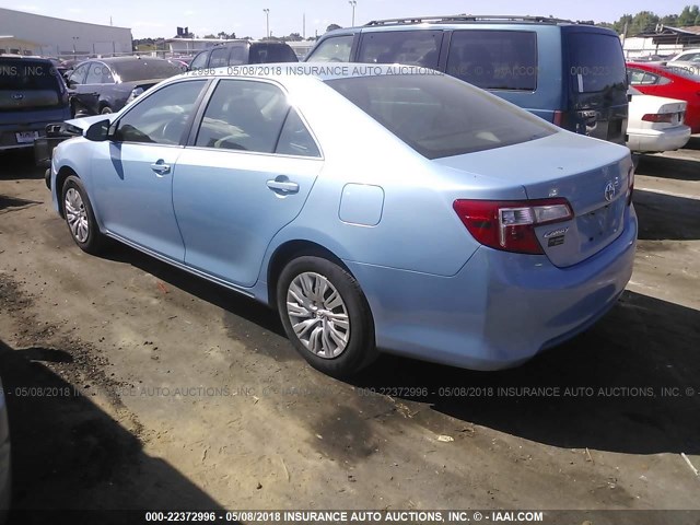 4T1BF1FK7CU577543 - 2012 TOYOTA CAMRY SE/LE/XLE ღია ლურჯი ფოტო 3