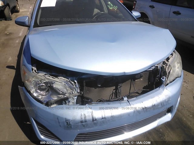 4T1BF1FK7CU577543 - 2012 TOYOTA CAMRY SE/LE/XLE ღია ლურჯი ფოტო 6