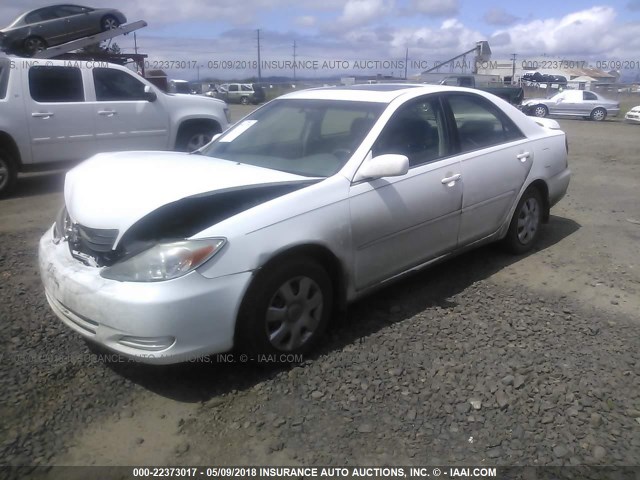 JTDBE32K940274054 - 2004 TOYOTA CAMRY LE/XLE WHITE photo 2