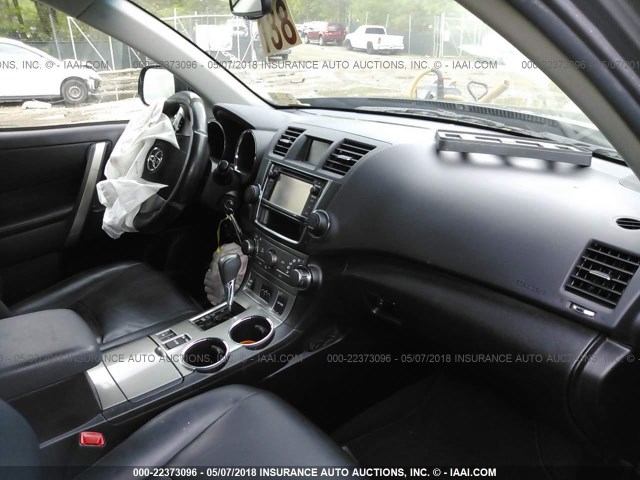 5TDBK3EHXDS209879 - 2013 TOYOTA HIGHLANDER PLUS/SE GRAY photo 5