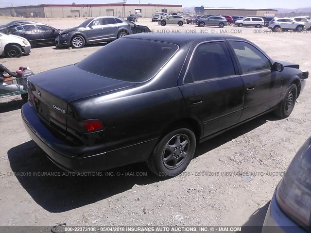 JT2BG22K1V0024211 - 1997 TOYOTA CAMRY LE/XLE BLACK photo 4