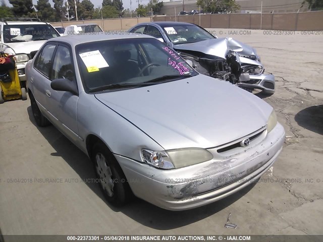 1NXBR12E2YZ411820 - 2000 TOYOTA COROLLA VE/CE/LE 银色 照片 1