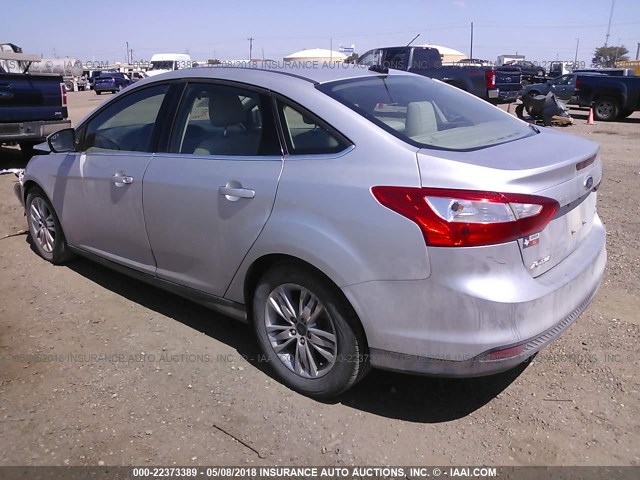 1FAHP3H21CL382585 - 2012 FORD FOCUS SEL SILVER photo 3