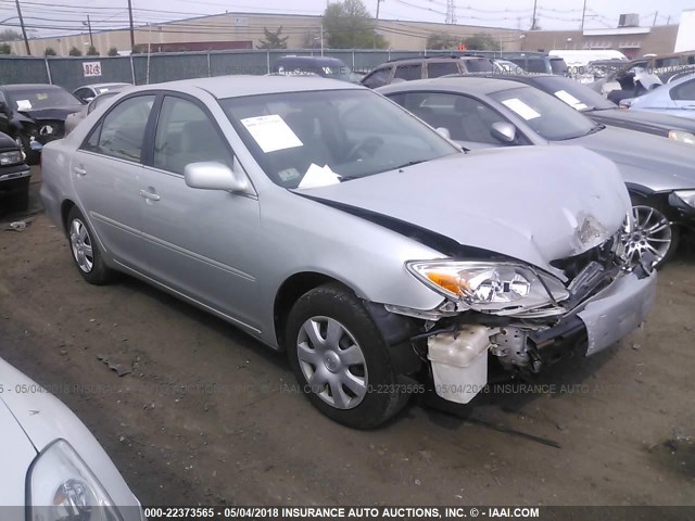 4T1BE32K82U076115 - 2002 TOYOTA CAMRY LE/XLE/SE ვერცხლისფერი ფოტო 1