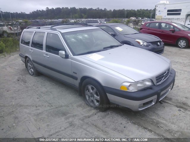 YV1LZ5647W2438905 - 1998 VOLVO V70 XC SILVER photo 1