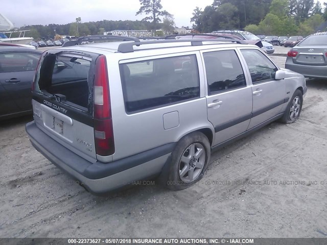 YV1LZ5647W2438905 - 1998 VOLVO V70 XC SILVER photo 4