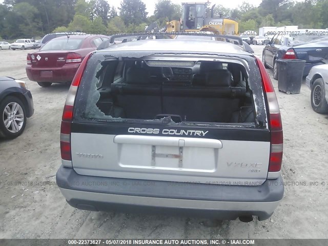 YV1LZ5647W2438905 - 1998 VOLVO V70 XC SILVER photo 6