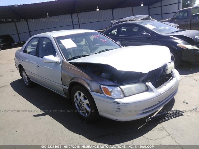 JT2BG22K7Y0427372 - 2000 TOYOTA CAMRY CE/LE/XLE 银色 照片 1