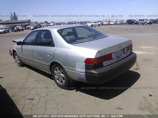 JT2BG22K7Y0427372 - 2000 TOYOTA CAMRY CE/LE/XLE 银色 照片 3