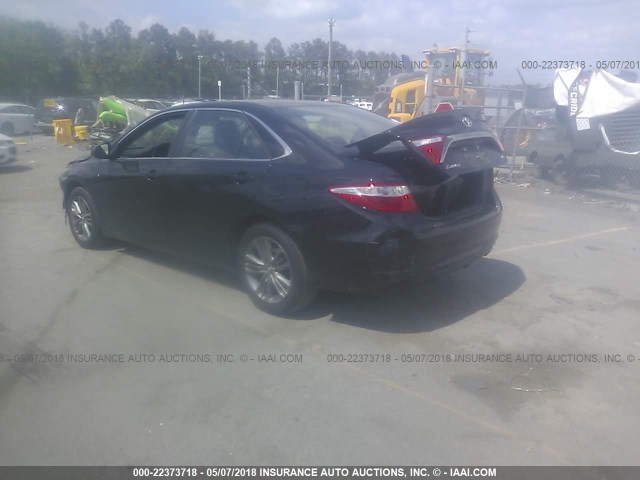 4T1BF1FK9GU211007 - 2016 TOYOTA CAMRY LE/XLE/SE/XSE BLACK photo 3