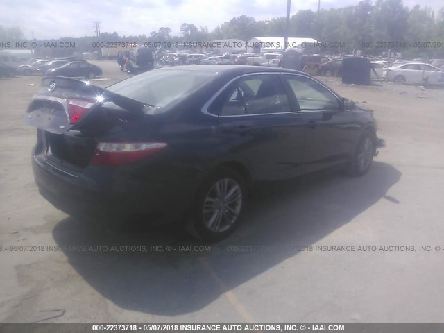 4T1BF1FK9GU211007 - 2016 TOYOTA CAMRY LE/XLE/SE/XSE BLACK photo 4