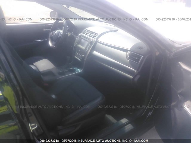 4T1BF1FK9GU211007 - 2016 TOYOTA CAMRY LE/XLE/SE/XSE BLACK photo 5