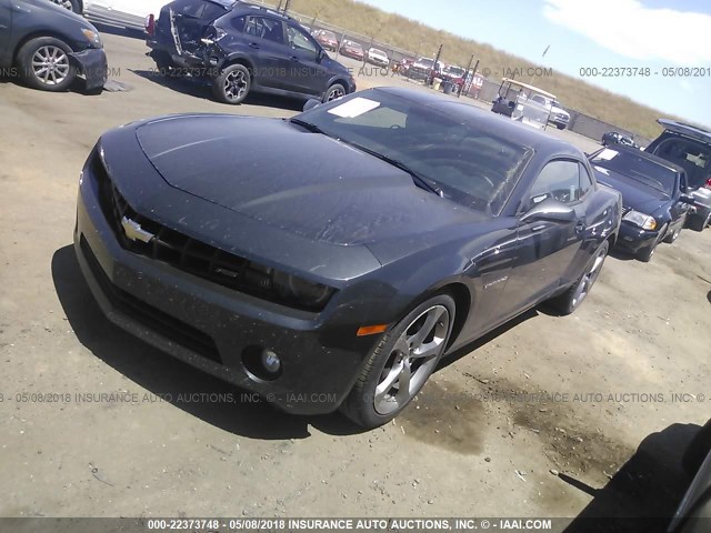 2G1FB1E38D9195377 - 2013 CHEVROLET CAMARO LT GRAY photo 2