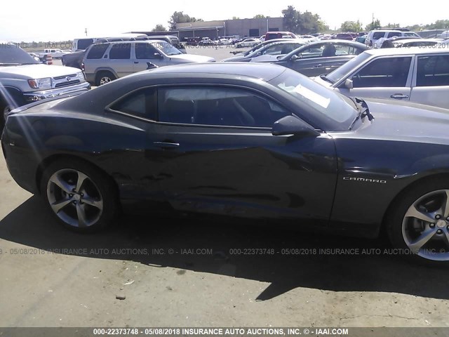 2G1FB1E38D9195377 - 2013 CHEVROLET CAMARO LT GRAY photo 6