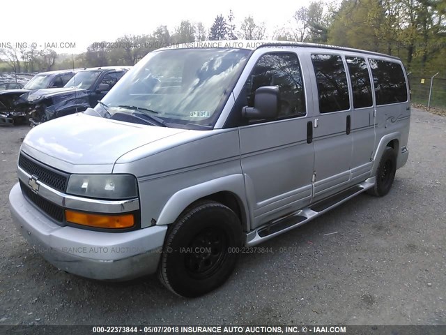 1GBFH15T741218808 - 2004 CHEVROLET EXPRESS G1500  SILVER photo 2