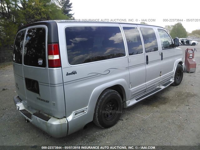 1GBFH15T741218808 - 2004 CHEVROLET EXPRESS G1500  SILVER photo 4