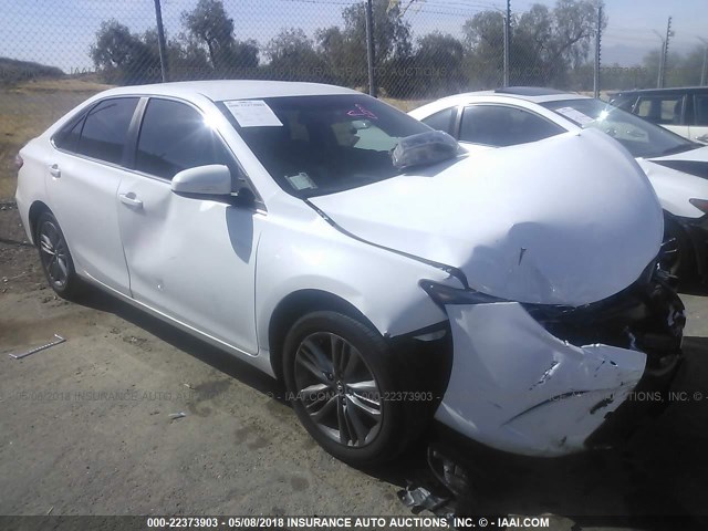 4T1BF1FK2GU255530 - 2016 TOYOTA CAMRY LE/XLE/SE/XSE WHITE photo 1