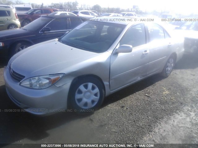 4T1BE30K72U034070 - 2002 TOYOTA CAMRY LE/XLE/SE ოქროსფერი ფოტო 2