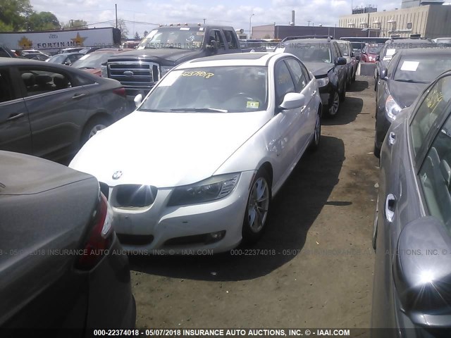 WBAPH5C51AA439907 - 2010 BMW 328 I SULEV WHITE photo 2