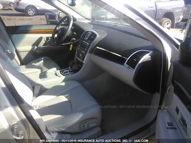 1GYEE63A770149203 - 2007 CADILLAC SRX SILVER photo 5