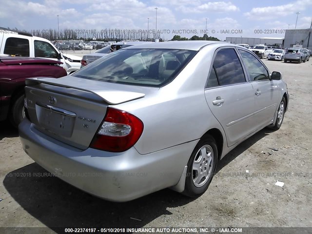 4T1BF32KX2U010615 - 2002 TOYOTA CAMRY LE/XLE/SE 银色 照片 4