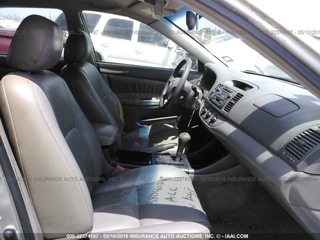 4T1BF32KX2U010615 - 2002 TOYOTA CAMRY LE/XLE/SE 银色 照片 5