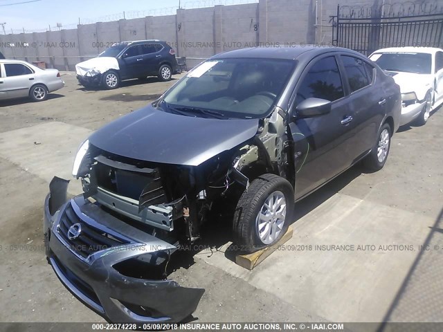3N1CN7AP4JL822147 - 2018 NISSAN VERSA S/S PLUS/SV/SL GRAY photo 2
