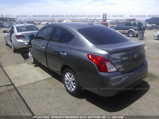 3N1CN7AP4JL822147 - 2018 NISSAN VERSA S/S PLUS/SV/SL GRAY photo 3