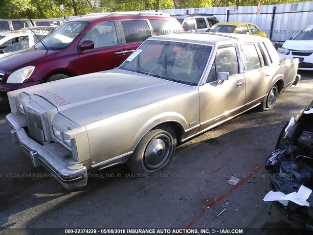 1LNBP94F1CY660038 - 1982 LINCOLN TOWN CAR GOLD photo 2