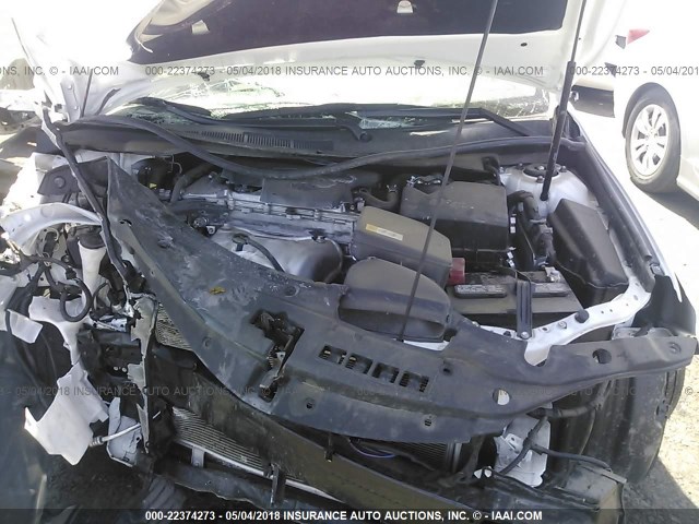 4T1BF1FK0HU331506 - 2017 TOYOTA CAMRY LE/XLE/SE/XSE WHITE photo 10