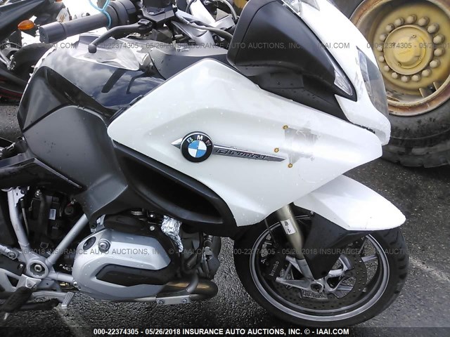 WB10A1308GZ196044 - 2016 BMW R1200 RT WHITE photo 5