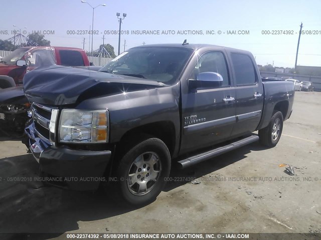 3GCPCSE09BG238213 - 2011 CHEVROLET SILVERADO C1500 LT GRAY photo 2