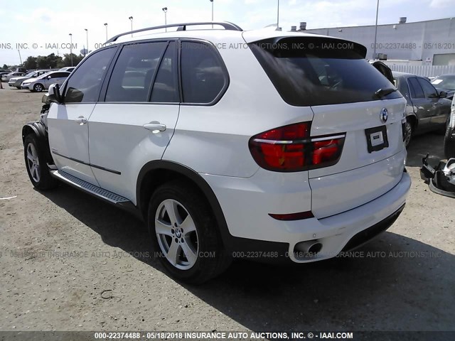 5UXZW0C51CL666802 - 2012 BMW X5 XDRIVE35D WHITE photo 3