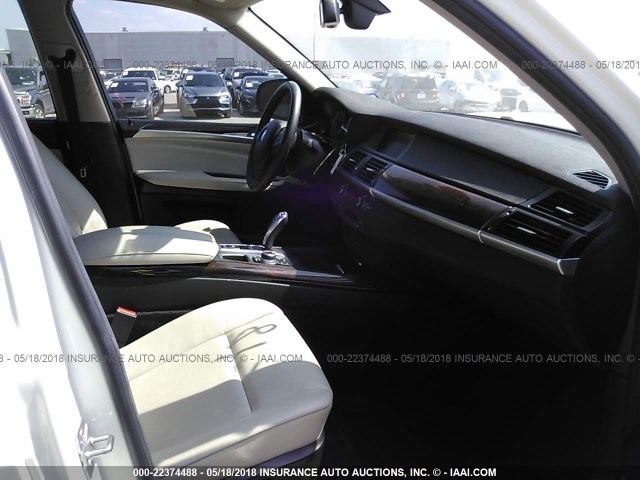 5UXZW0C51CL666802 - 2012 BMW X5 XDRIVE35D WHITE photo 5