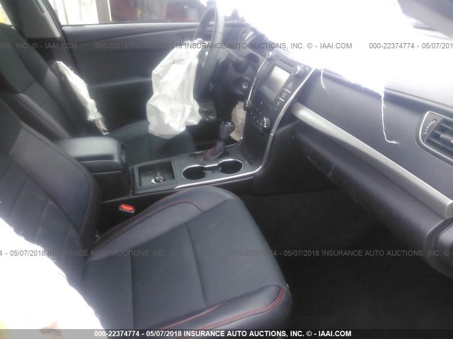 4T1BF1FK8GU164360 - 2016 TOYOTA CAMRY LE/XLE/SE/XSE 黑色 照片 5