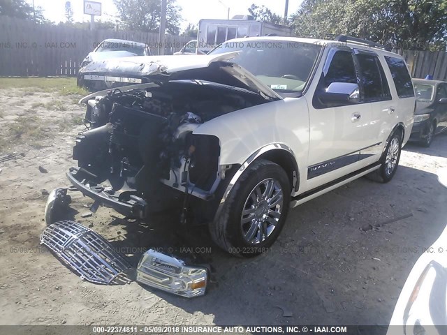 5LMFU275X7LJ07926 - 2007 LINCOLN NAVIGATOR WHITE photo 2