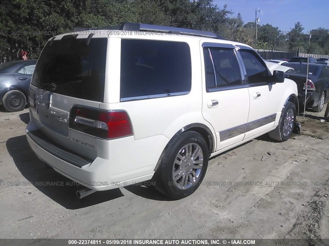 5LMFU275X7LJ07926 - 2007 LINCOLN NAVIGATOR WHITE photo 4
