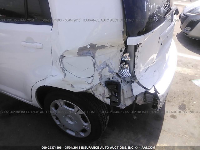 JTLKE50E181028404 - 2008 TOYOTA SCION XB WHITE photo 6
