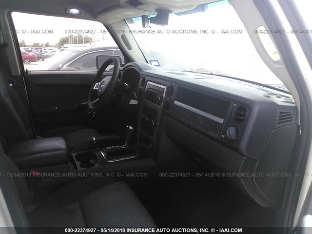 1J4RH4GK5AC113709 - 2010 JEEP COMMANDER SPORT თეთრი ფოტო 5