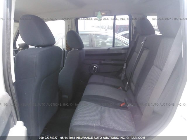 1J4RH4GK5AC113709 - 2010 JEEP COMMANDER SPORT თეთრი ფოტო 8